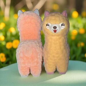 2 Topps Lovey Dovey Llamas Figures Orange & Yellow Figures A44